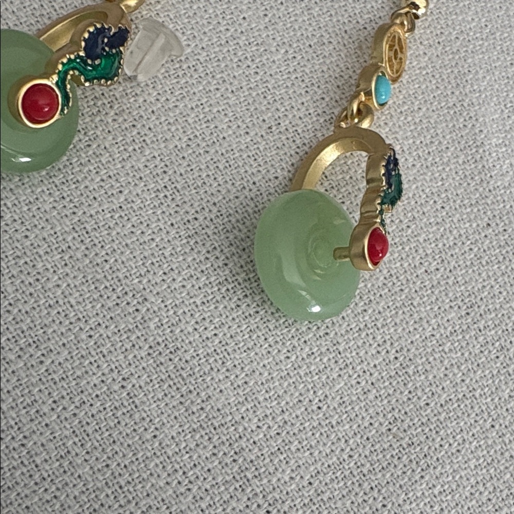 Elegant Gold and Green Earrings - Picture 3 of 6